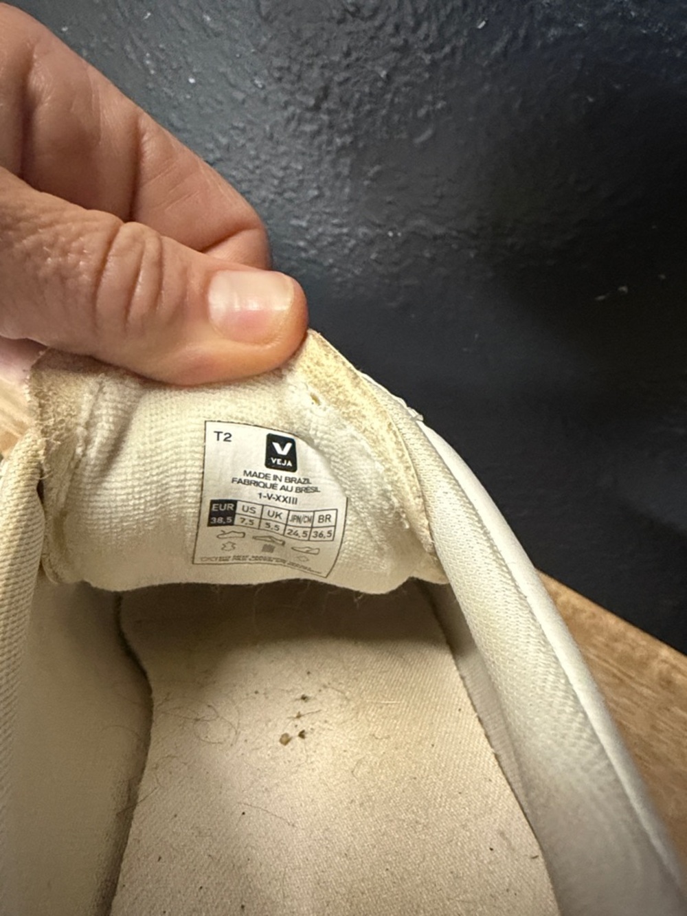 Veja Women's Cream-White Leather Sneakers with Suede V - Picture 4 of 5